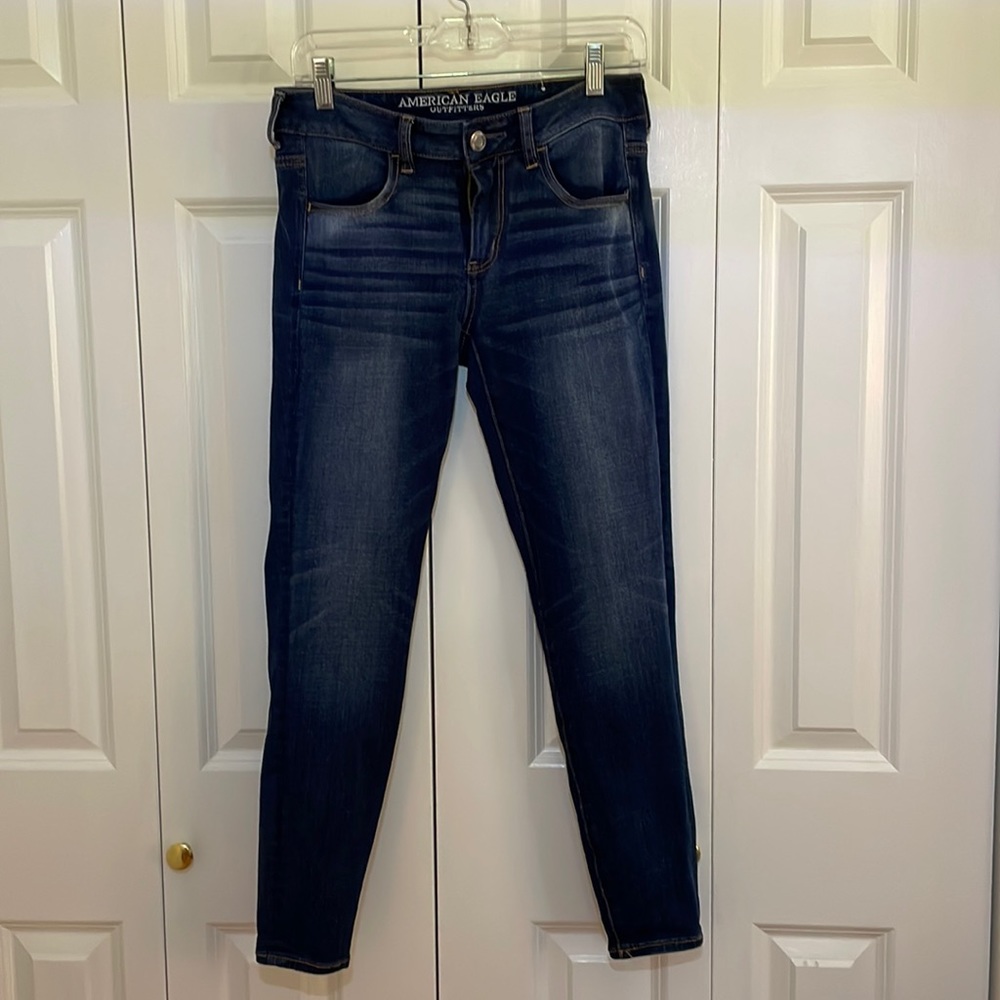 American Eagle Super Super Stretch Jegging, size 6 Short. Inseam 27”. Like new!